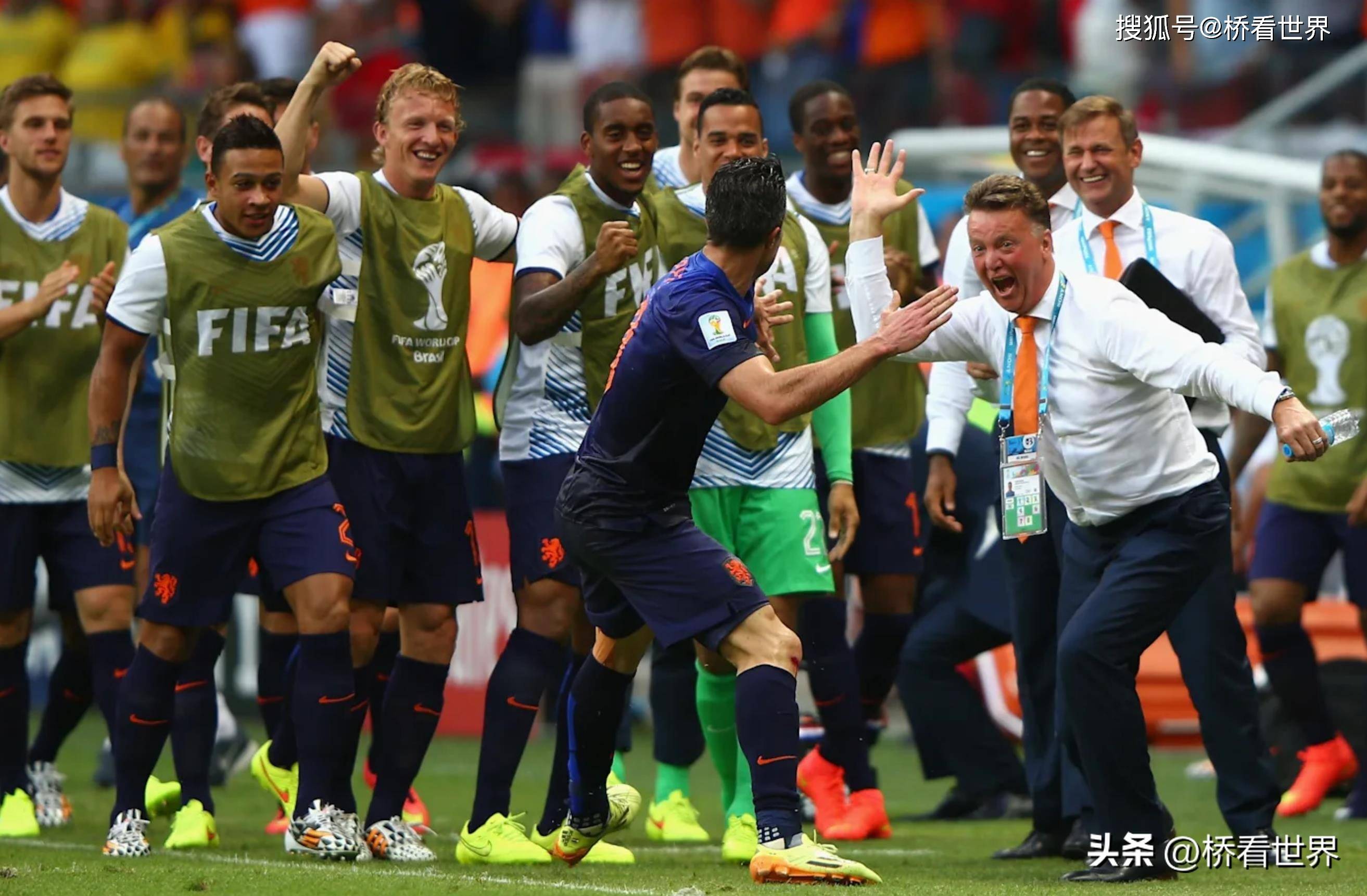 AG官方网站-世界杯篮球赛场连番精彩，球迷热血激荡