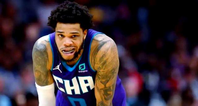 关于黄蜂队新秀大放异彩，带领球队击败竞争对手的信息