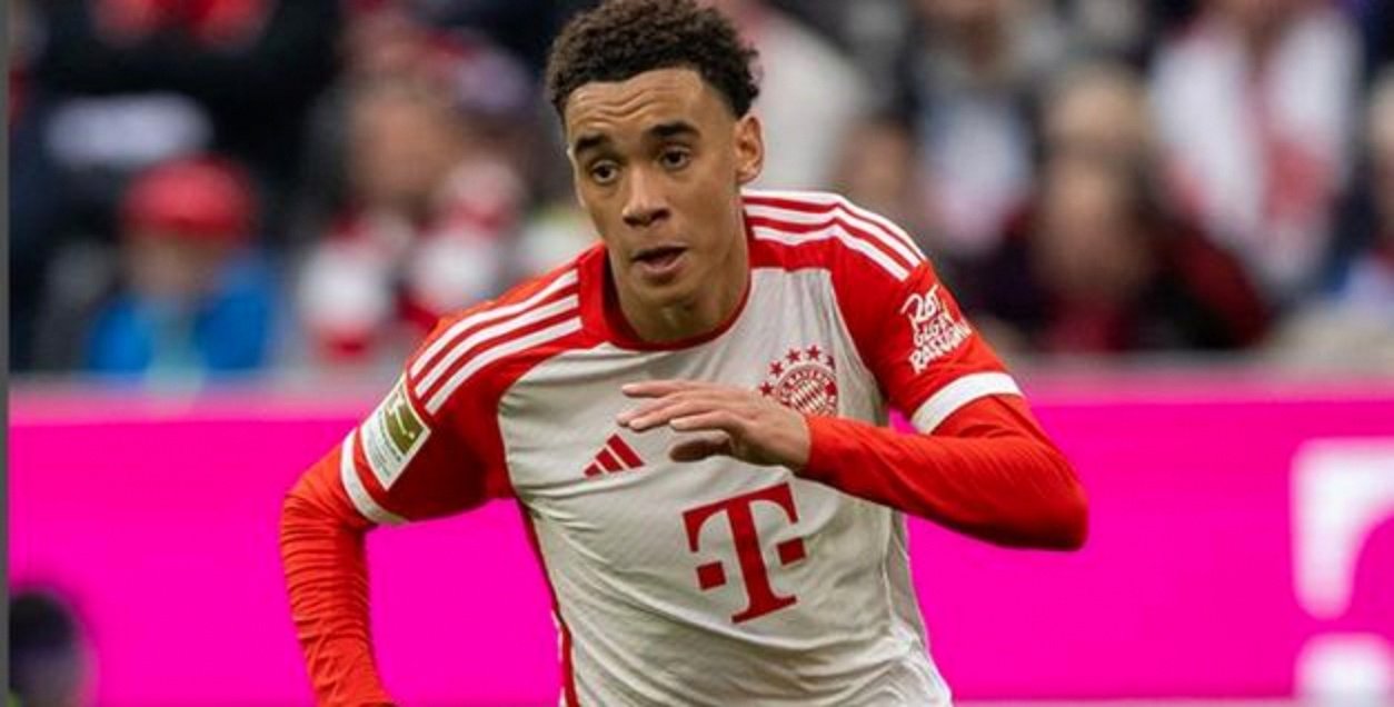 拜仁慕尼黑新援赛季首秀，表现出色引发球迷热议的简单介绍